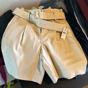 Express women leather Bermuda beige with tag size 2